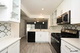 1661 College Green Dr, Elgin, IL 60123 - Photo 15