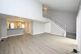 1661 College Green Dr, Elgin, IL 60123 - Photo 7