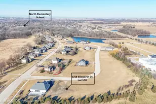 1718 Ellsworth Dr, Sycamore, IL 60178 - Photo 3