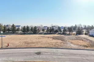 1718 Ellsworth Dr, Sycamore, IL 60178 - Photo 9