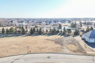 1718 Ellsworth Dr, Sycamore, IL 60178 - Photo 15