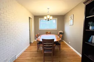 17W484 Earl Ct, Darien, IL 60561 - Photo 5