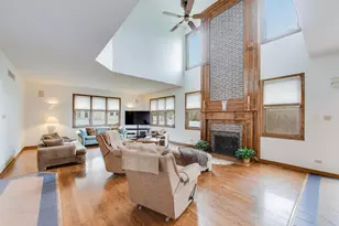 18309 Carrington Dr, Hazel Crest, IL 60429 - Photo 9