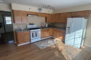 587 Phillips Cir, Antioch, IL 60002 - Photo 5