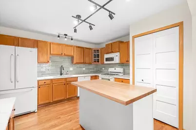 352 Normandie Drive, Sugar Grove, IL 60554 - Photo 7