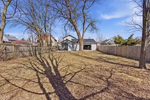 557 Binder St, Aurora, IL 60505 - Photo 9