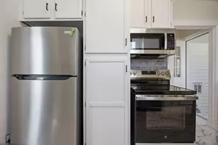 214 E William St, Monticello, IL 61856 - Photo 17