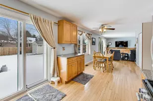 210 Foxmoor Rd, Fox River Grove, IL 60021 - Photo 13