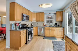 210 Foxmoor Rd, Fox River Grove, IL 60021 - Photo 11