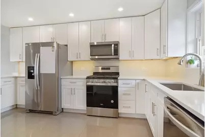 702 W Lonnquist Boulevard, Mount Prospect, IL 60056 - Photo 13