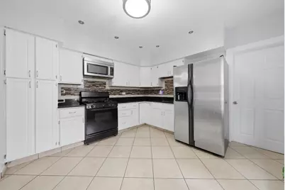 6409 Fairfield Avenue, Berwyn, IL 60402 - Photo 7
