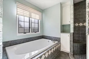 1076 Larkspur Ln, Darien, IL 60561 - Photo 17