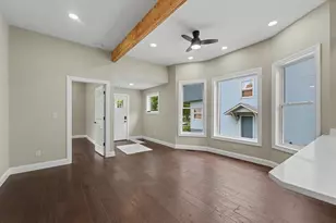 705 S State St, Champaign, IL 61820 - Photo 7