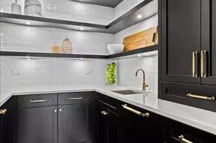 1912 W School St, Chicago, IL 60657 - Photo 15