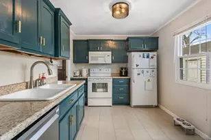 1351 W Pershing Rd, Decatur, IL 62526 - Photo 9