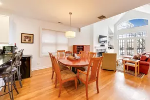 1161 W Eddy St, Chicago, IL 60657 - Photo 5