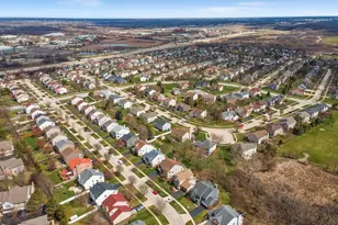 1995 Colchester Ave, Hoffman Estates, IL 60192 - Photo 43