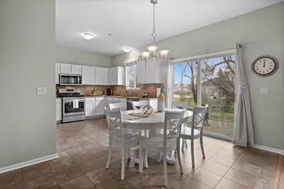 1995 Colchester Avenue, Hoffman Estates, IL 60192 - Photo 9