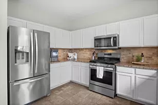 1995 Colchester Ave, Hoffman Estates, IL 60192 - Photo 11