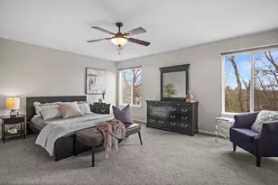 1995 Colchester Ave, Hoffman Estates, IL 60192 - Photo 21