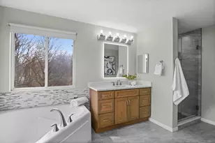 1995 Colchester Ave, Hoffman Estates, IL 60192 - Photo 27