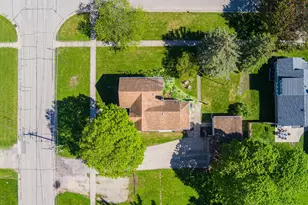406 S Locust St, Sycamore, IL 60178 - Photo 5
