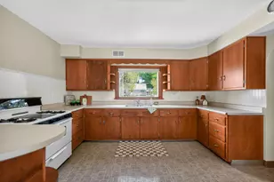 406 S Locust St, Sycamore, IL 60178 - Photo 15