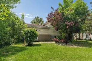9018 Forest Ln E, Hickory Hills, IL 60457 - Photo 31