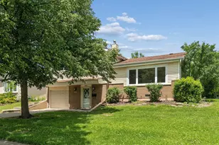 9018 Forest Ln E, Hickory Hills, IL 60457 - Photo 3