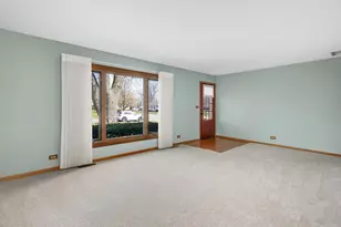 390 Arrowhead Trail, Carol Stream, IL 60188 - Photo 3