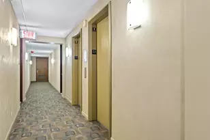 201 E Chestnut St, Chicago, IL 60611 - Photo 3