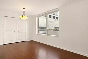 201 E Chestnut St, Chicago, IL 60611 - Photo 7