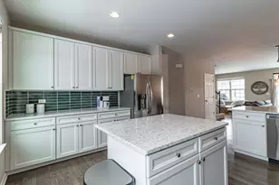 523 Town Center Blvd, Gilberts, IL 60136 - Photo 5