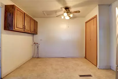 811 W 19th Street, Sterling, IL 61081 - Photo 5