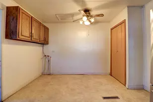 811 W 19th St, Sterling, IL 61081 - Photo 5