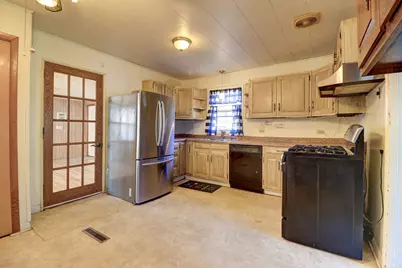 811 W 19th Street, Sterling, IL 61081 - Photo 3