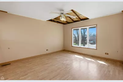 646 Dickens Avenue, Glendale Heights, IL 60139 - Photo 3