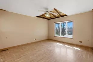 646 Dickens Ave, Glendale Heights, IL 60139 - Photo 3