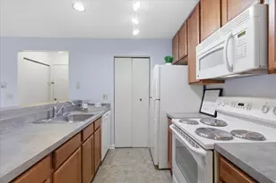 202 Glengarry Dr, Bloomingdale, IL 60108 - Photo 3