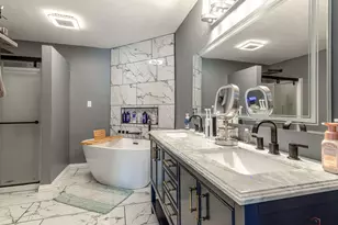 325 Green Knoll Ln, Streamwood, IL 60107 - Photo 11