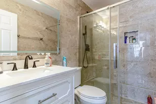 325 Green Knoll Ln, Streamwood, IL 60107 - Photo 15