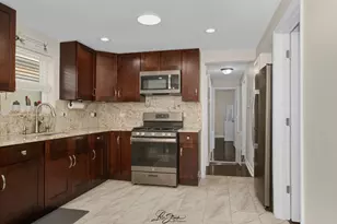 11046 S Ewing Ave, Chicago, IL 60617 - Photo 5