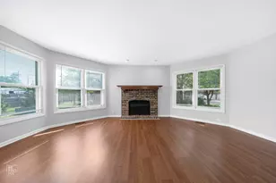 98 Willow Pkwy, Buffalo Grove, IL 60089 - Photo 3