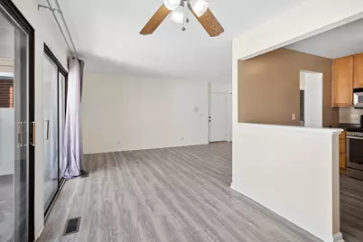 402 Sandalwood Lane #C1, Schaumburg, IL 60193 - Photo 7