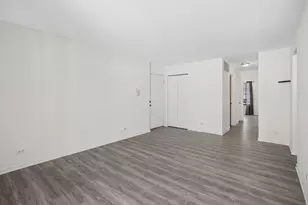 402 Sandalwood Ln, Schaumburg, IL 60193 - Photo 3