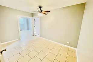 2300 W Granville Ave, Chicago, IL 60659 - Photo 7