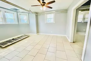 2300 W Granville Ave, Chicago, IL 60659 - Photo 19