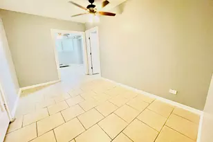 2300 W Granville Ave, Chicago, IL 60659 - Photo 13