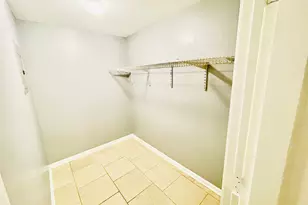 2300 W Granville Ave, Chicago, IL 60659 - Photo 11