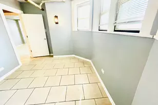 2300 W Granville Ave, Chicago, IL 60659 - Photo 17